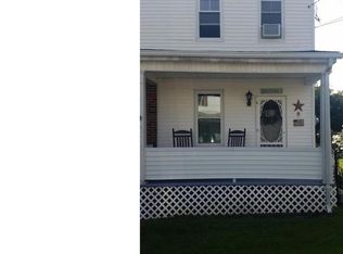 8 Willow Ln, Pottsville, PA 17901