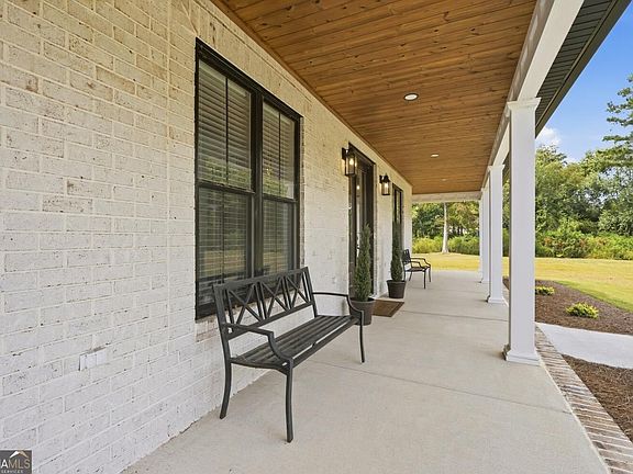 3rd image of 174 Evergreen Dr