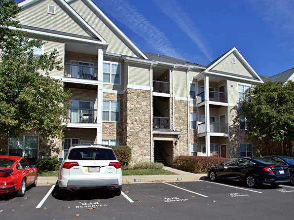 13359 Connor Dr APT E, Centreville, VA 20120