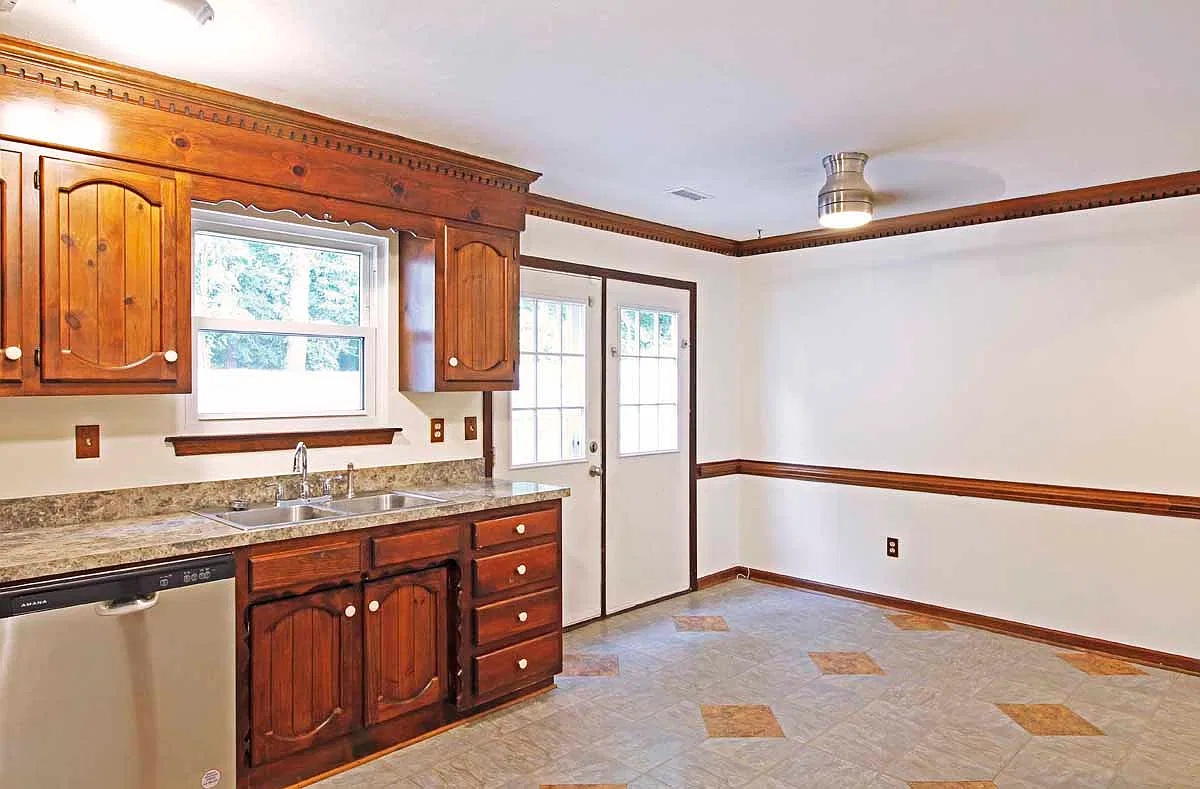 2 bed, 2.5 bath, 1323 sqft, $1,750 — Photo 3