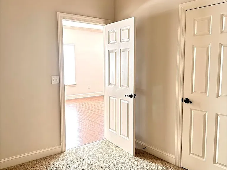 708 Osborne St — Photo 12