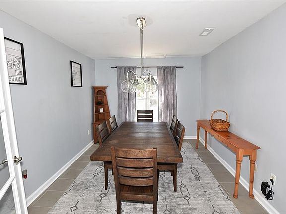 4th image of 1522 Oak Knoll Ln