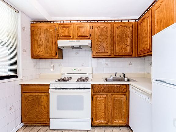 2nd image of 4901 Henry Hudson Pkwy W APT 5C