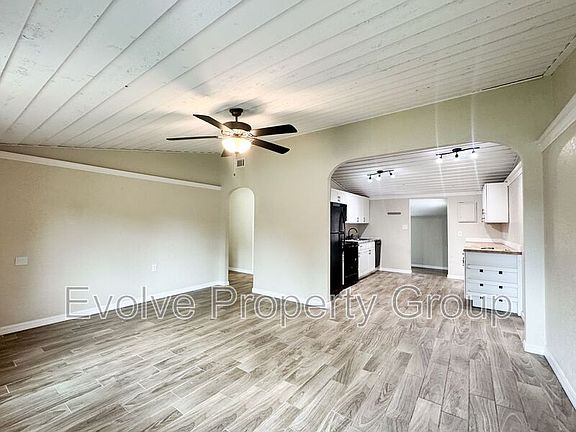 2nd image of 1921 Summerlin Ave