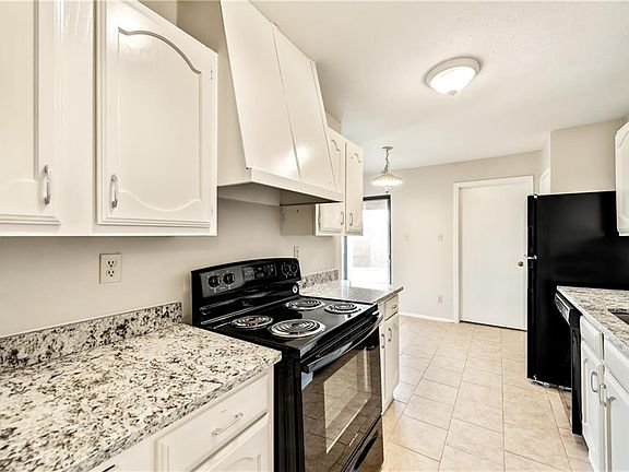 4th image of 708 Green Canyon Dr