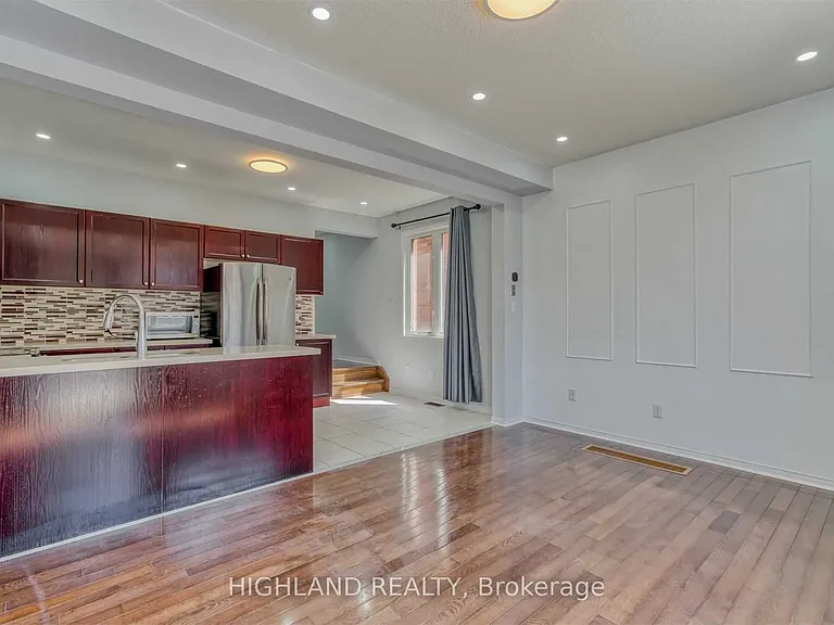 763 Millworks Cres — Photo 2