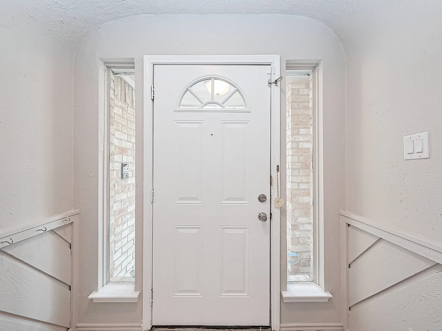2606 Lexington Woods Dr — Photo 4