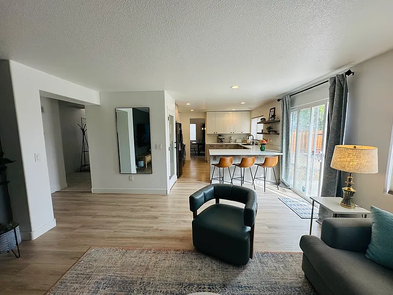 Loma Verde Dr — Photo 3
