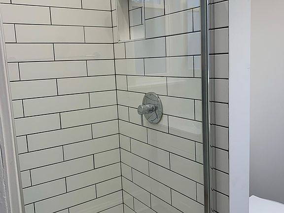 4th image of 1041 W Barry Ave #3