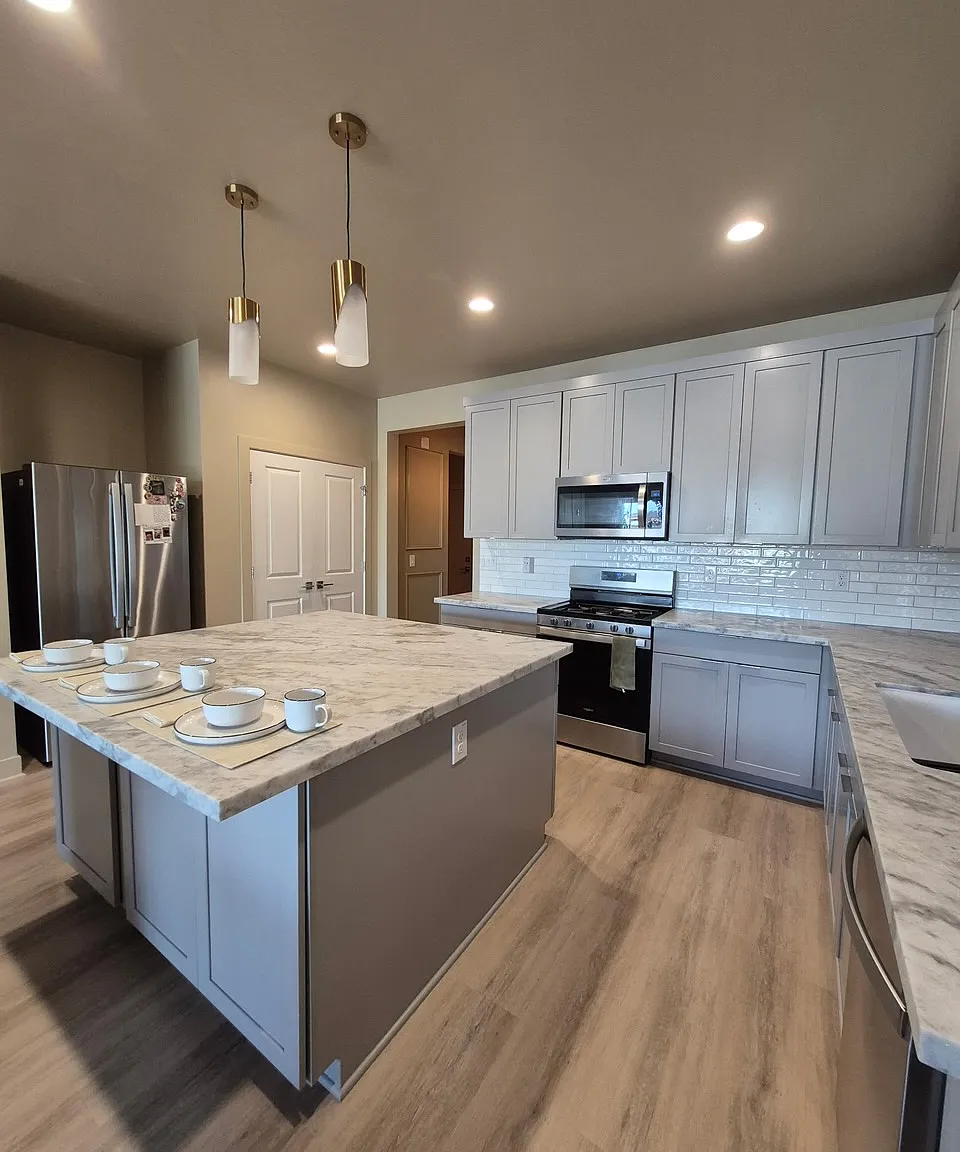 4 bed, 1991 sqft, $3,700 — Photo 2