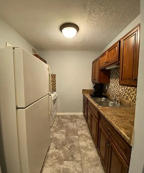 220 Pearson St — Photo 25
