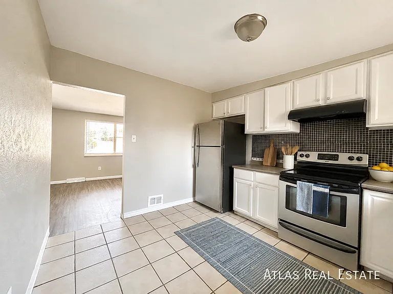 4425 N Elizabeth St — Photo 3