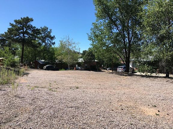 3rd image of 601 N Bagby Dr