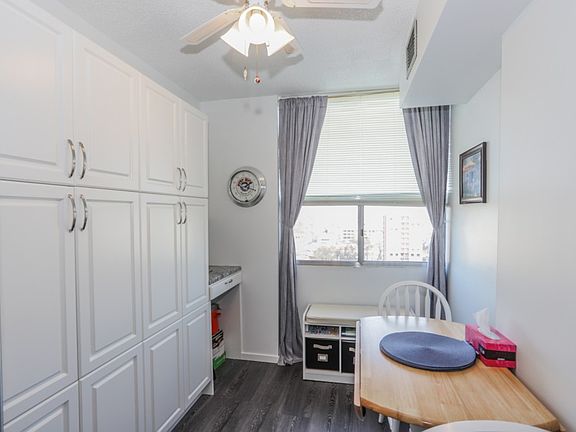 4th image of 389 Dundas St Unit 1601