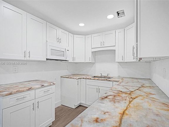 4th image of 5701 SW 37th St