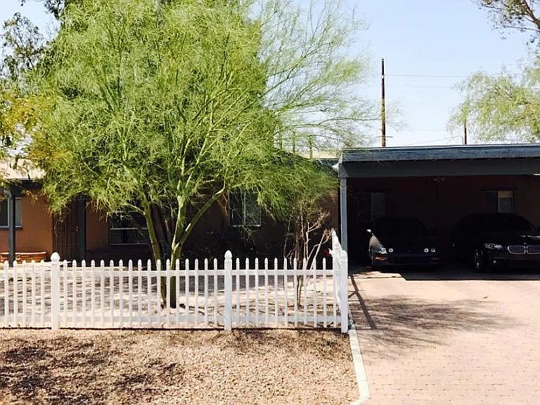 1st image of 1027 E Blanton Dr