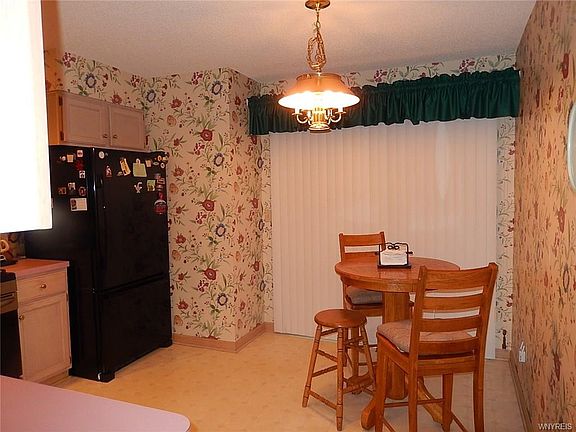 5th image of 38 Sawmill Ct
