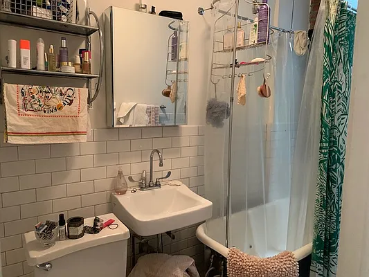 Rented by Weinstein Realty Group | media 10