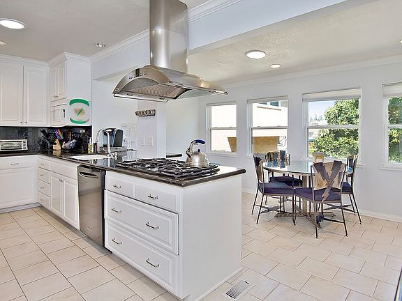 2nd image of 21033 Avenue San Luis