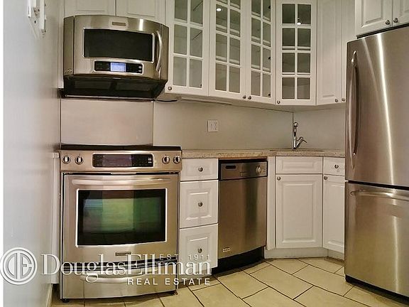 3rd image of 165 E 66th St APT 11H