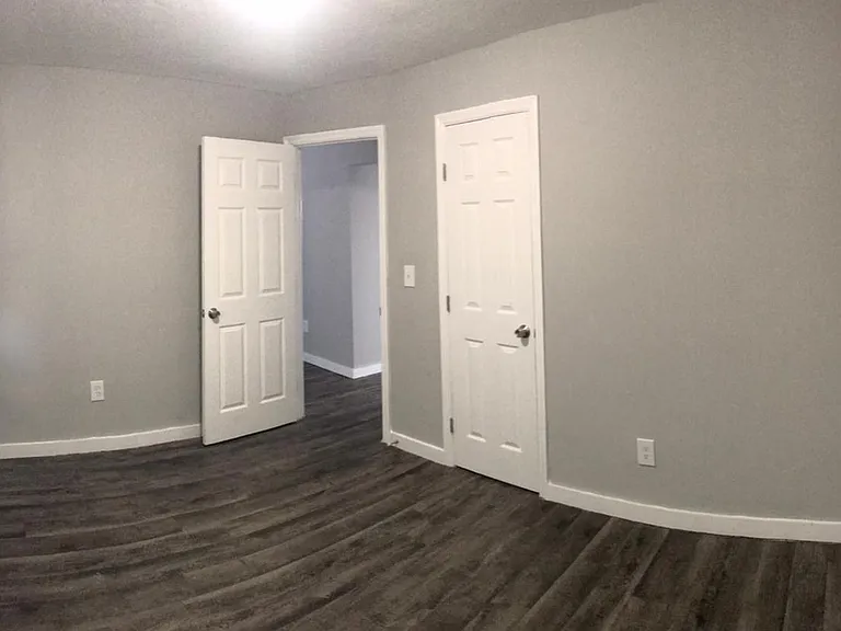 St George Apartments — Photo 40