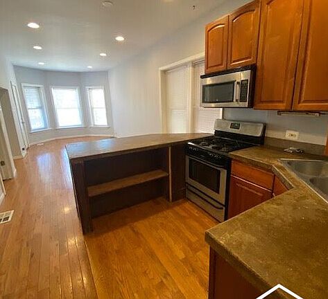 5th image of 2733 W Fullerton Ave Unit 2
