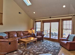 463 Cedar Ct, Tannersville, PA 18372