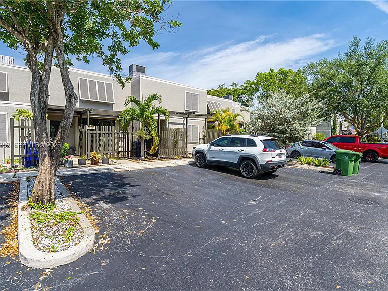 1424 NW 113th Way — Photo 3