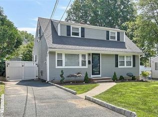 31 Golf Rd, Bloomfield, NJ 07003