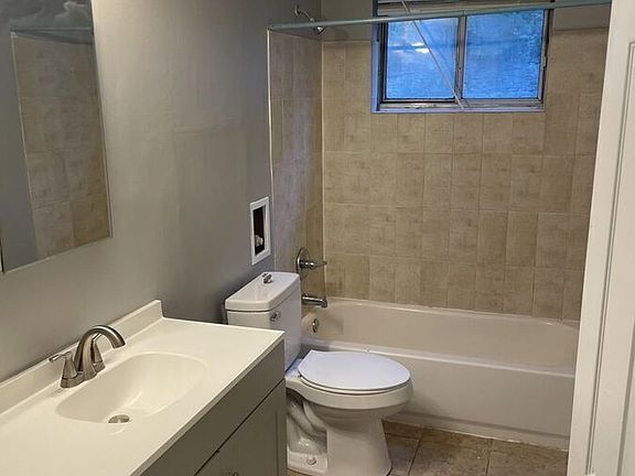4th image of 2236 Hanser Dr Unit 4