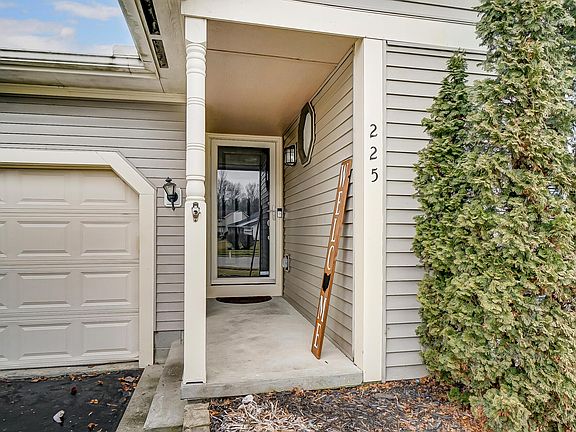5th image of 225 Brookhill Dr