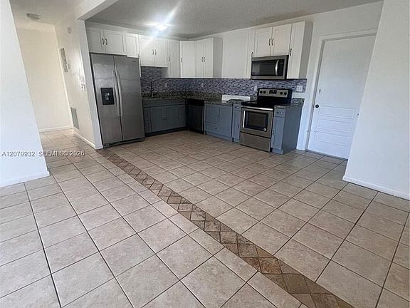 2nd image of 828 SW 3rd St #828
