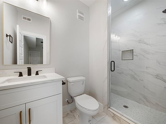 5th image of 402 E 37th St #B