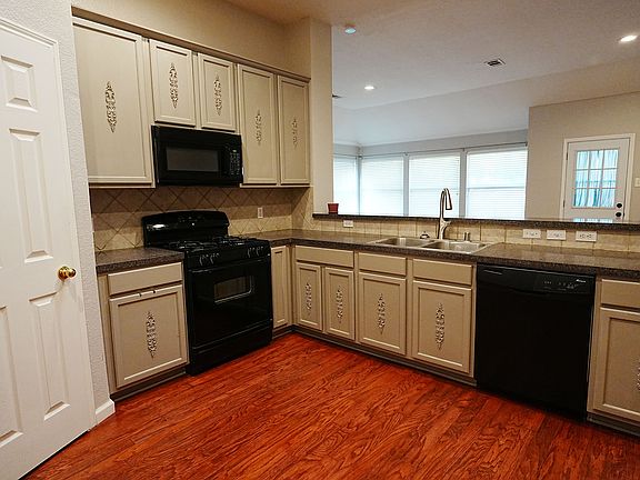 4th image of 3405 Wind Flower Ln