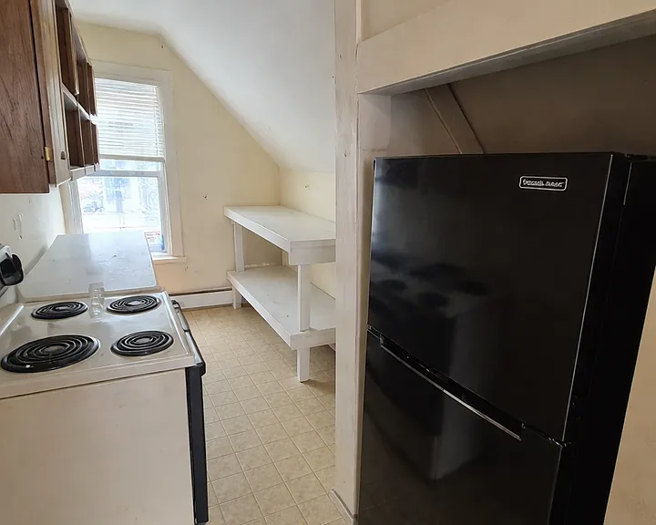 37 Maple St — Photo 5