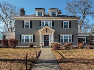 119 Holyrood Ave, Lowell, MA 01852