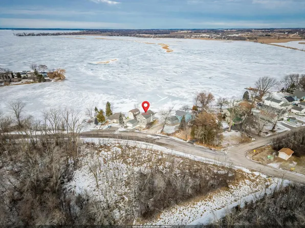 2210 Westwind Rd, Oshkosh, WI 54904