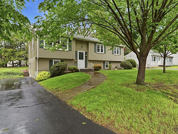 2nd image of 68 Deepfield Rd