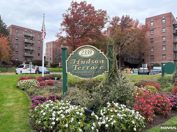 2329 Hudson Ter APT C3, Fort Lee, NJ 07024