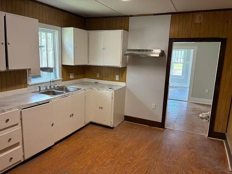 227 N Western Ave — Photo 4