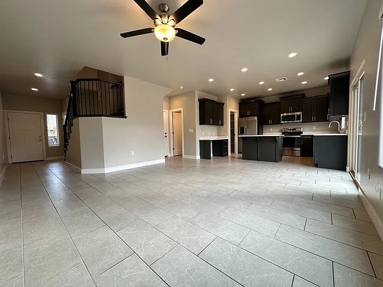 Three Bedroom Red Mountain Vista Town Home — Photo 12