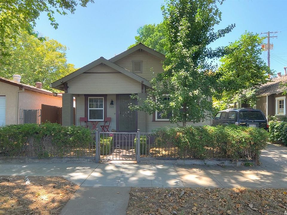 1st image of 220 27th St