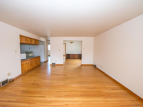 3rd image of 43 Carlyle Ave Floor 2