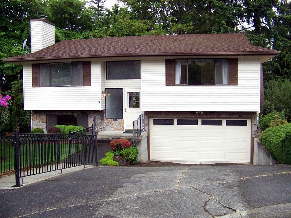 This tidy home is neat as a pin.  Located in a wonderful 55+ community, you get to enjoy the advantages of a private community but still live in your own home with your own yard.  The exterior includes a newer roof and metal siding for low maintenance.