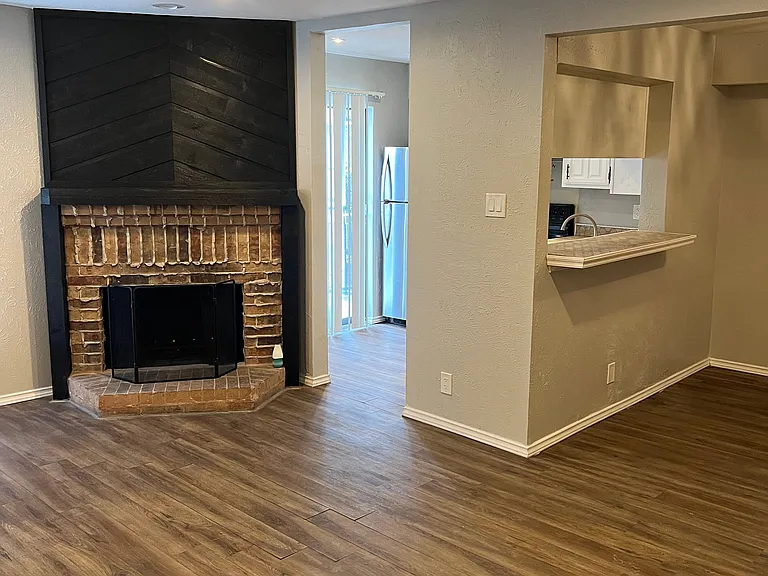 6028 Stoneybrook Dr #MAIN — Photo 3