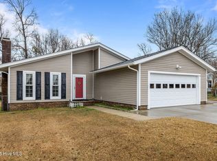 104 Melissa Ln, Hubert, NC 28539