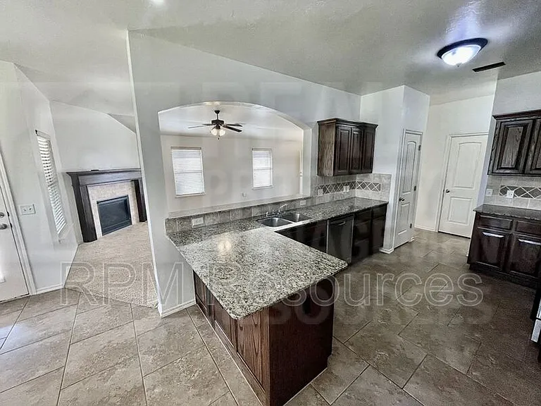 10913 SW 30th St — Photo 12
