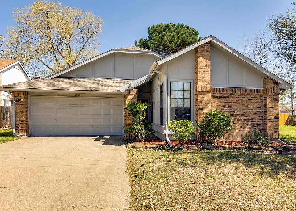 1st image of 2705 Armstrong Dr