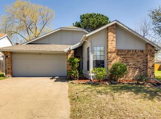 2705 Armstrong Dr, Arlington, TX 76014