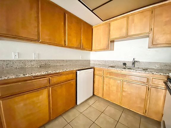 3rd image of 3102 Bagley Ave #5A